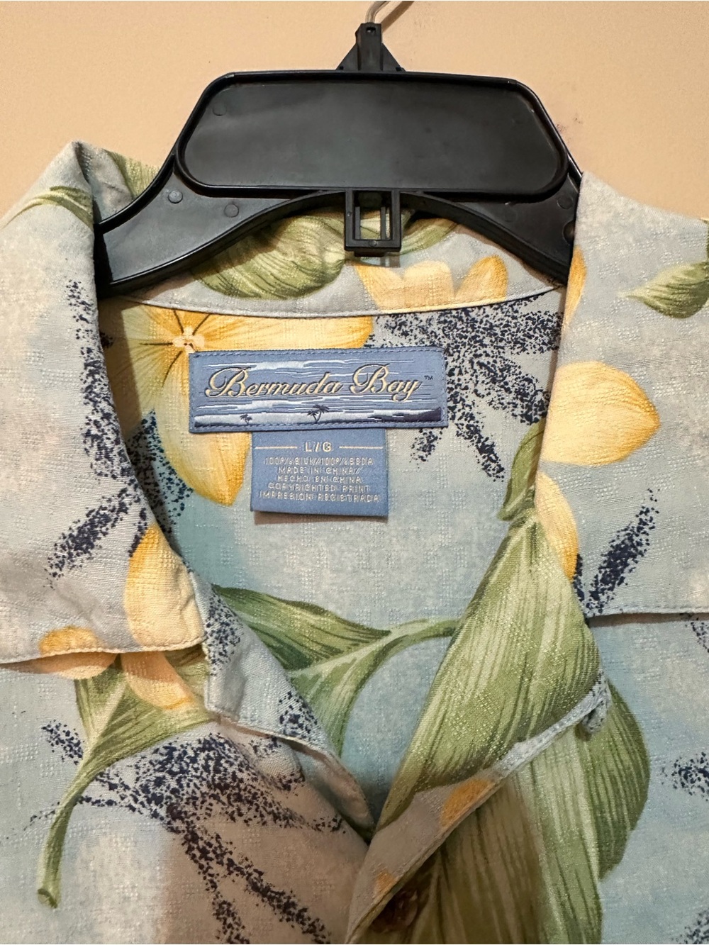 Bermuda Bay Short Sleeve Button Up Hawaiian Shirt Men's Size L 100% Silk - Picture 2 of 3